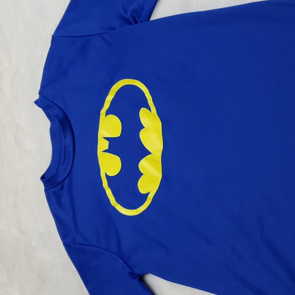 Boys Size 8 DC Comics Blue and Yellow BatmanShort Sleeve Athletic Rash Gaurd Top